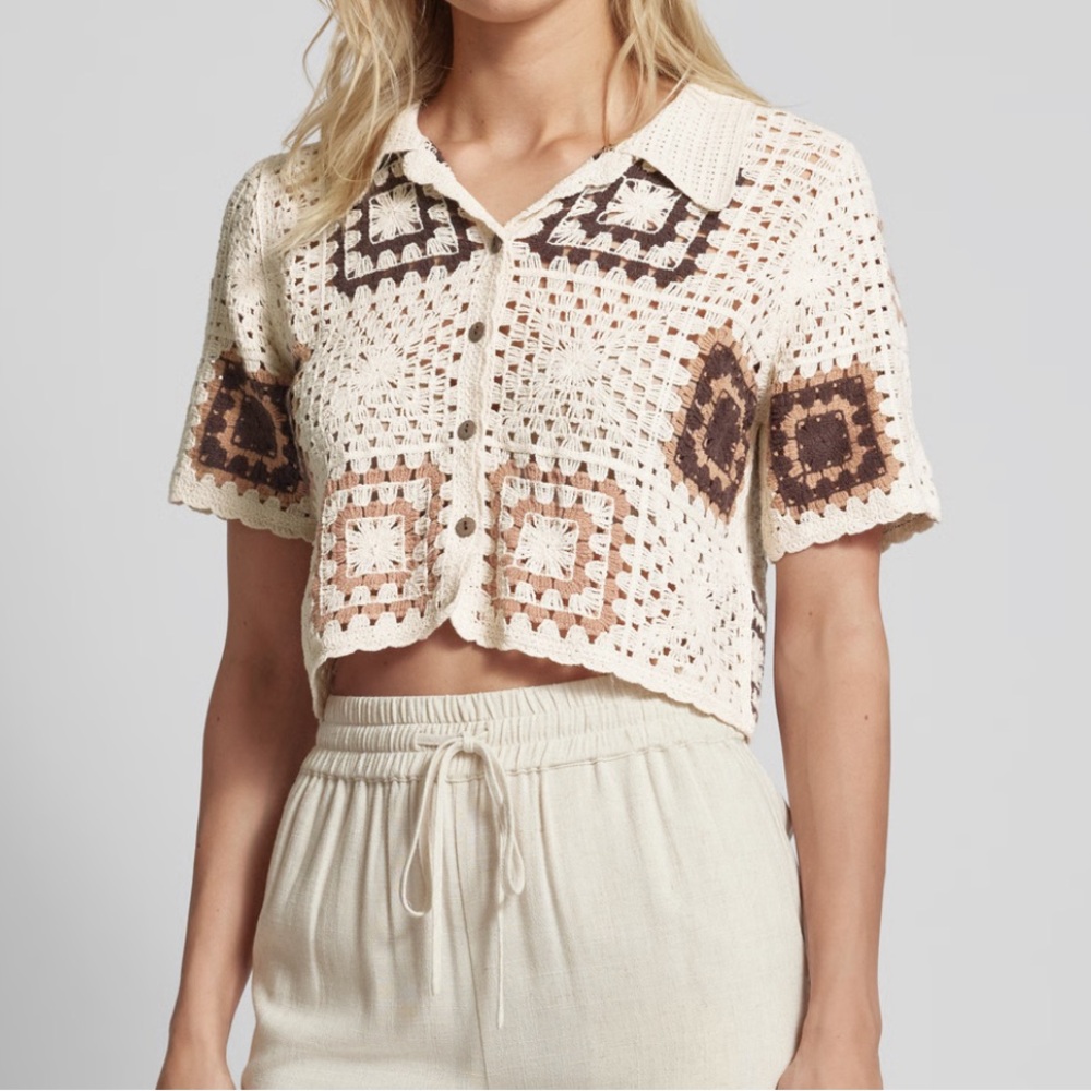 APRICOT
Ireland (EUR) Women's Crochet Patterned Top
M